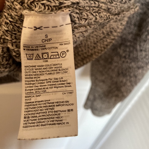 GAP Grey Sweater - Picture 5 of 5